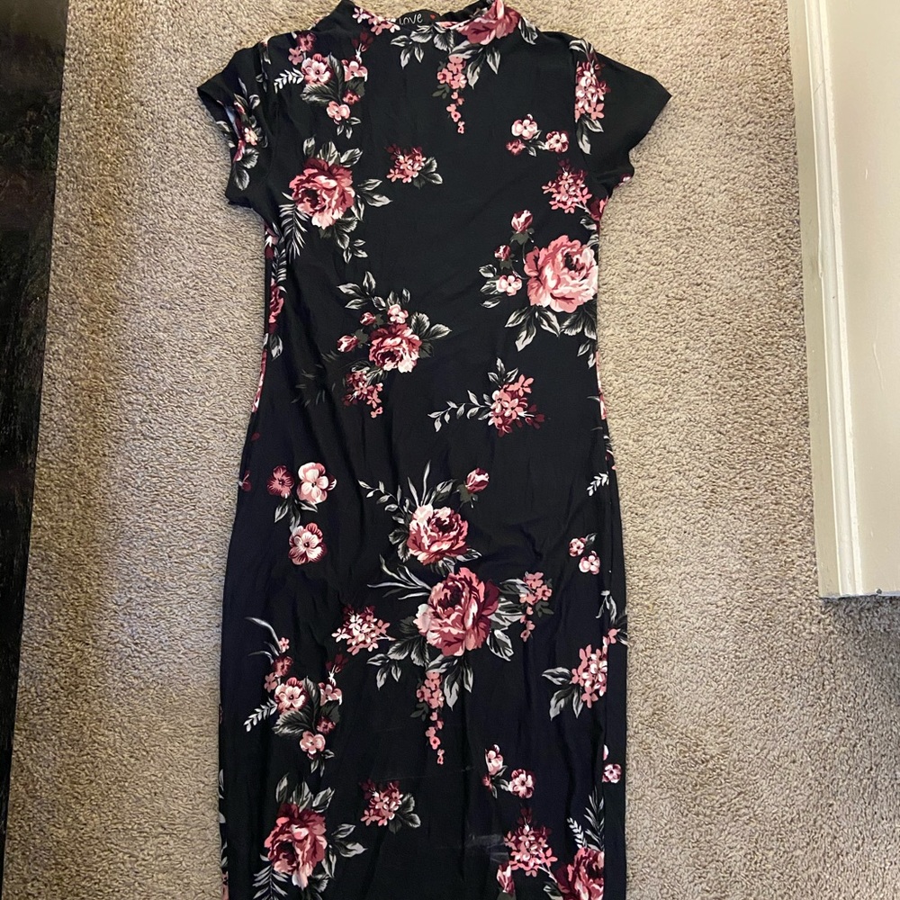 Floral dress, super cute for the summer!